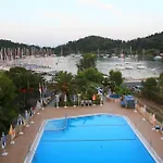Athos 2* Νυδρί