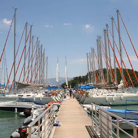 Athos 2* Νυδρί
