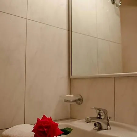 Athos Hotel 2*