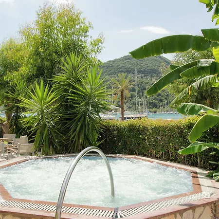 Hotel Athos 2*